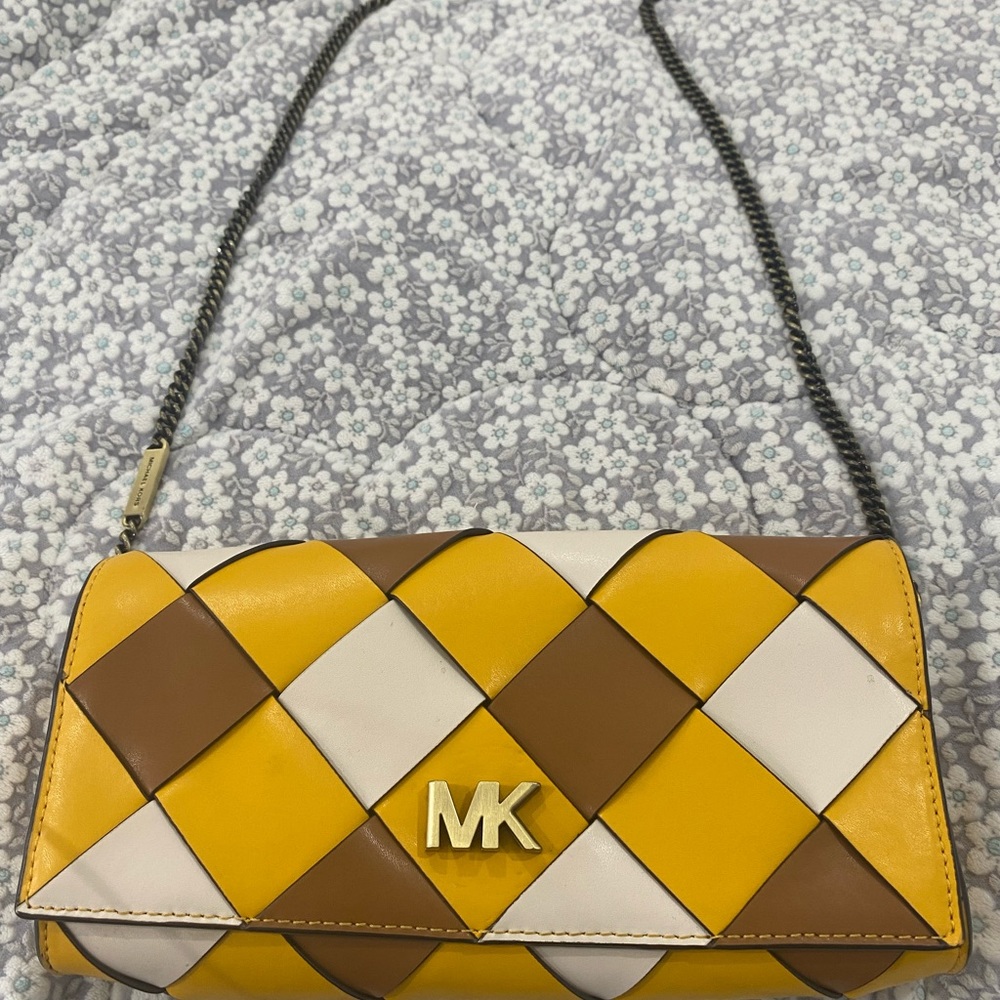 Michael Kors Mott Clutch in leather with silver-tone hardware. - Picture 3 of 7